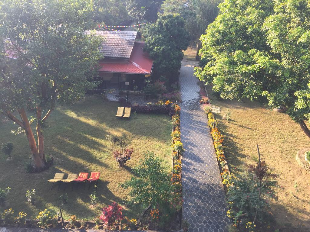 Chautari Garden Resort Sauraha Extérieur photo
